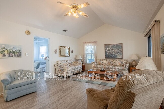 Building Photo - 6042 Seagull Ln