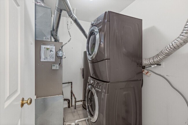 Building Photo - 2365 Overlook Ct