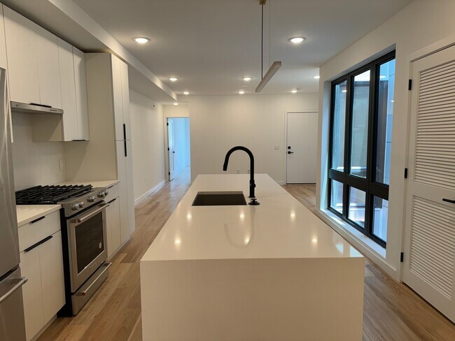 Building Photo - 1623 Christian St