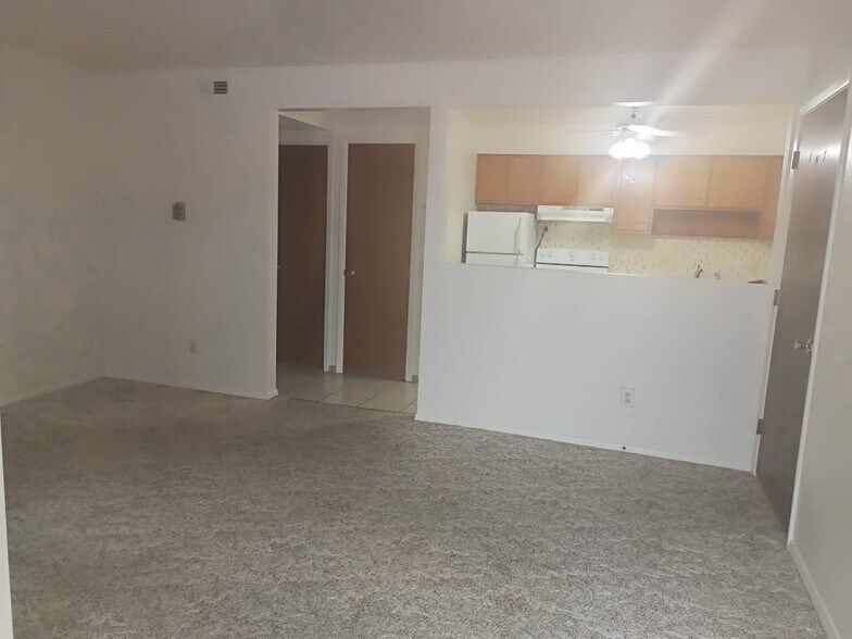 Building Photo - 655 Portis St
