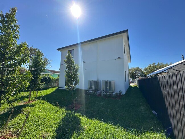 Building Photo - 1749 NW 69th St