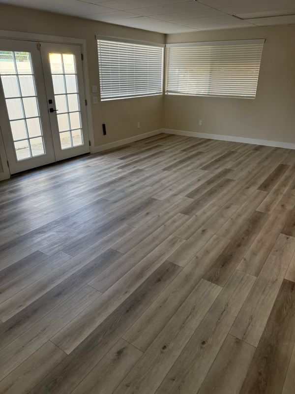 Building Photo - 340 E Shamrock St