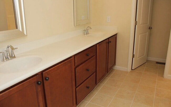 Building Photo - 2088 Tanners Mill Dr