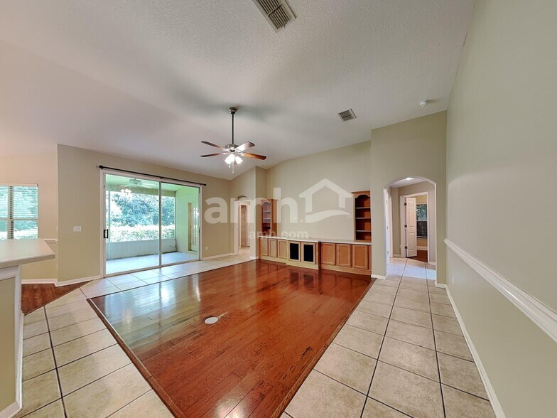 Building Photo - 883 Moonluster Dr