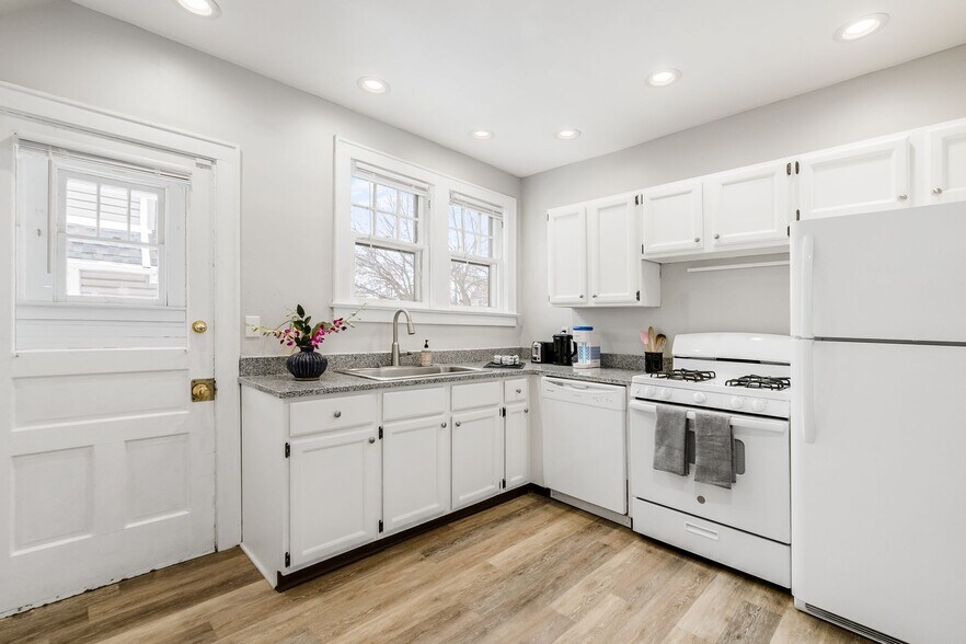 Building Photo - 995 Palmer Rd