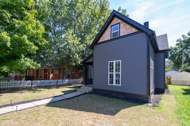 Building Photo - 817 W 5th St