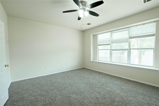 Building Photo - 704 Thrush Dr