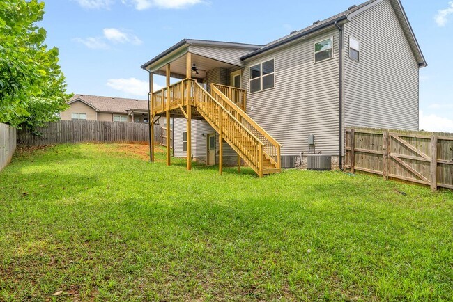 Building Photo - Pet Friendly Four Bedroom with Basement!