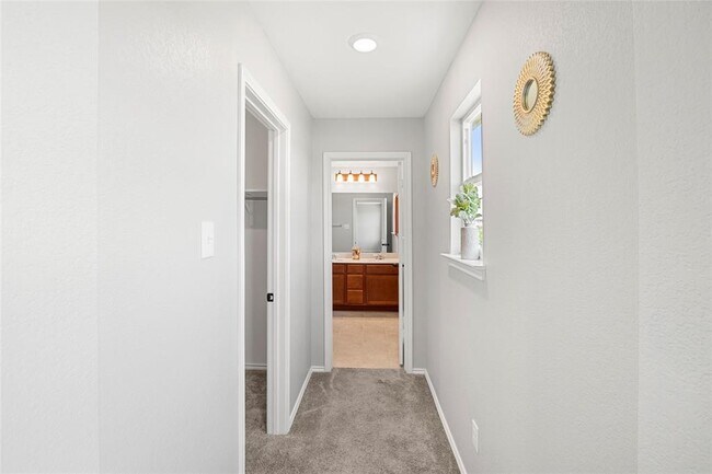 Building Photo - 117 W Point Way