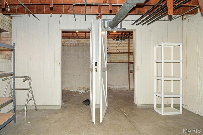 Building Photo - 5859 Nottingham Ave