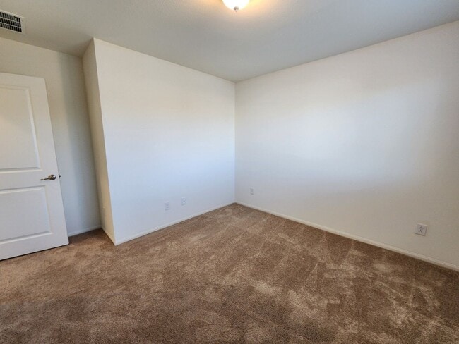 Building Photo - Spring Valley close to Restaurants and Shopping