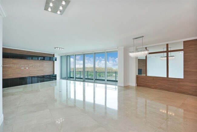 Building Photo - 10295 Collins Ave