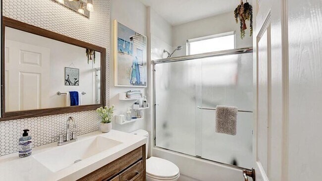 Building Photo - 8163 Alberti Dr