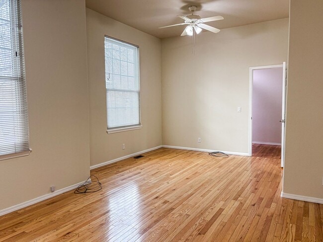 Building Photo - Spacious 4-bedroom, 3-bathroom home located in the Deer Run neighborhood