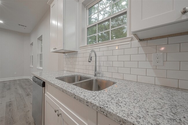 Building Photo - 2528 S Texas Ave