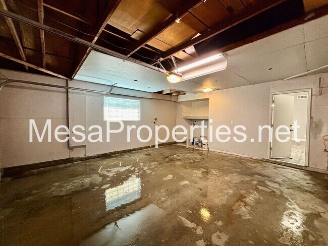 Building Photo - 15957 Randall Ave