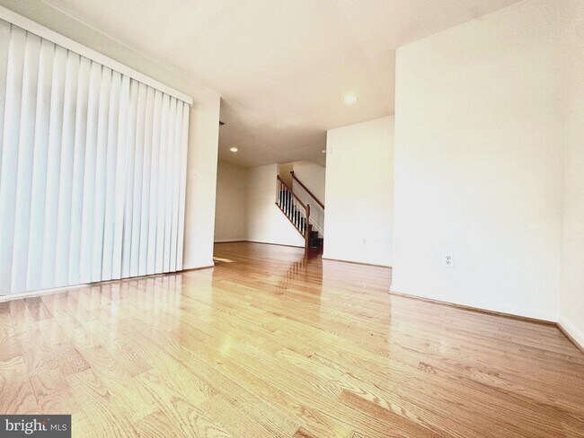 Building Photo - 3381 Beechcliff Dr