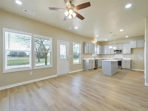Building Photo - 142 Aspen Cir