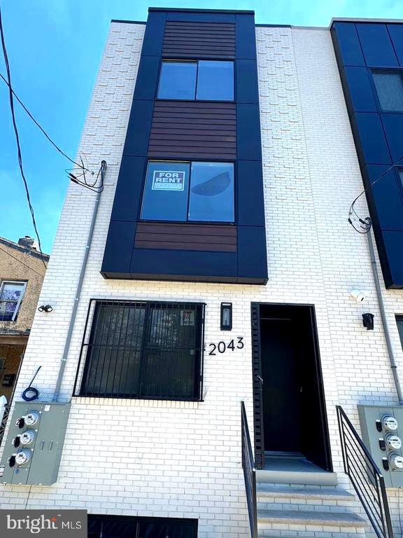 Building Photo - 2043 N Randolph St