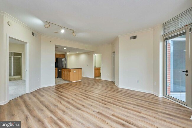Building Photo - 4490 Market Commons Dr