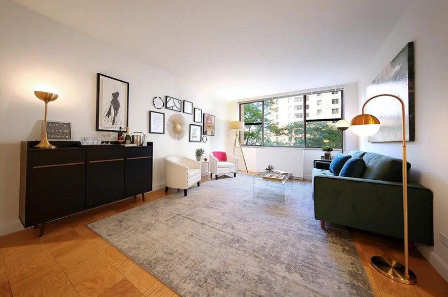 Building Photo - 235 W 72nd St