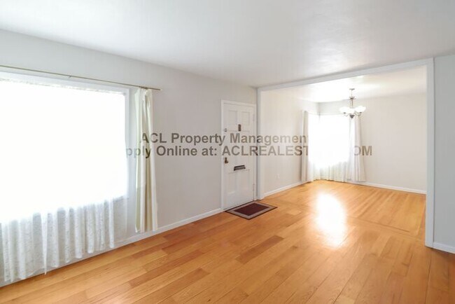 Building Photo - **WE DO NOT ADVERTISE ON CRAIGSLIST OR FACEBOOK MARKETPLACE**