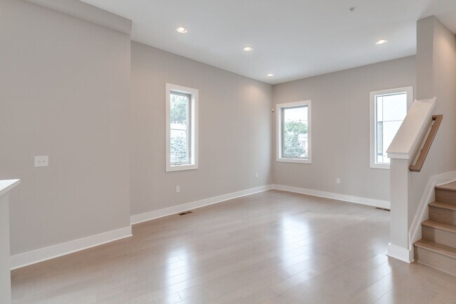 Building Photo - Northern Liberties Townhome with attached Garage