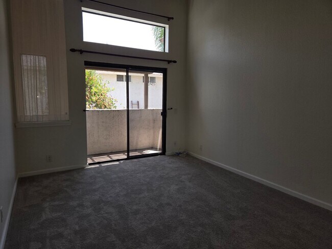 Building Photo - 1532 Granite Hills Dr