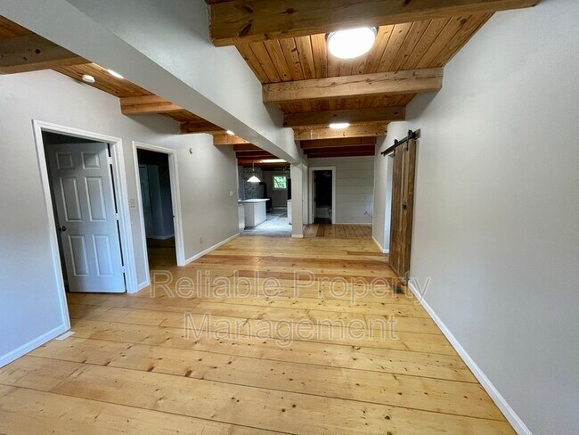 Building Photo - 10611 Hampton Rd