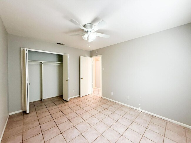 Building Photo - 1139-1139 Haines Ave