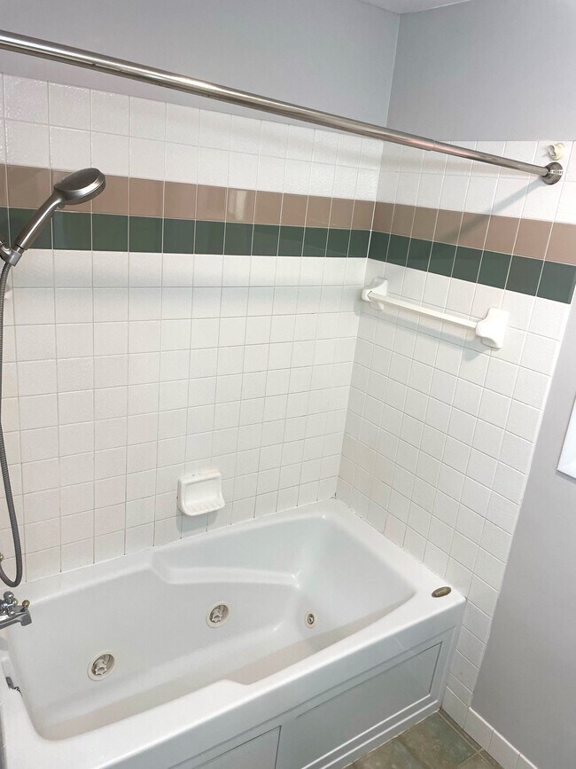 Building Photo - 1522 Cameron Dr