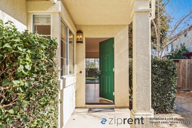 Building Photo - 4 br, 3 bath Townhome - 224 Meadowhaven Wa...