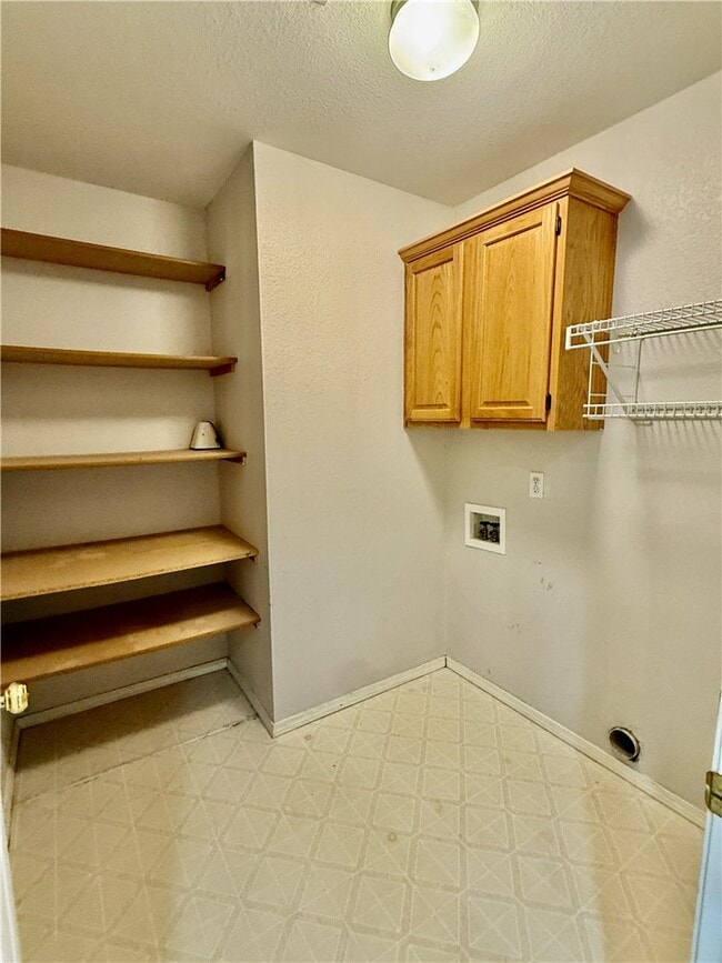 Building Photo - 15 Pennine Ln