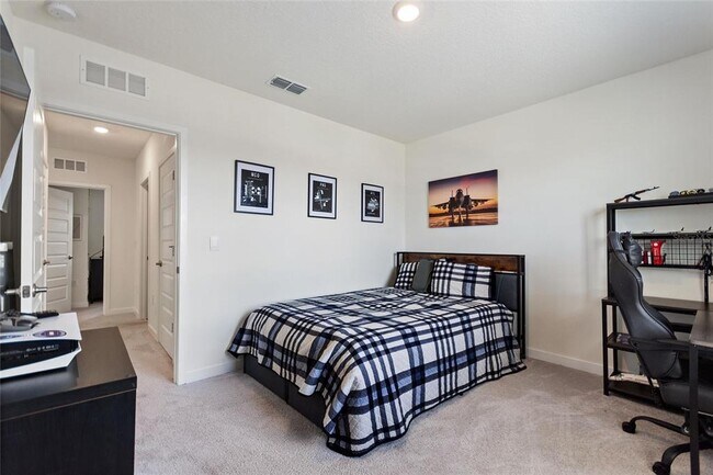 Building Photo - 421 Chayne Pl