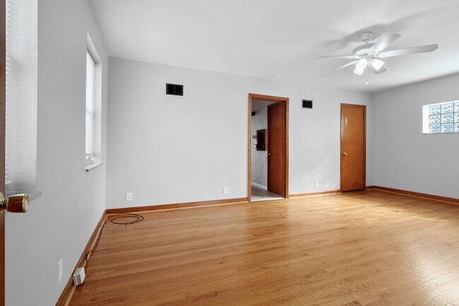 Building Photo - 4957 Miami St