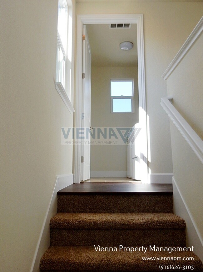 Building Photo - 1062 Yucca Dr