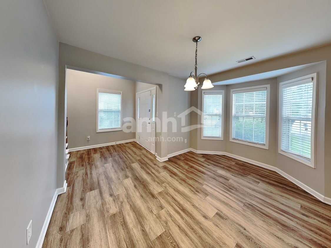 Building Photo - 3357 Hawick Commons Dr