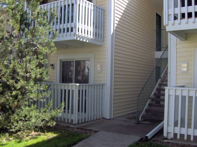 Building Photo - 8555 Fairmount Dr