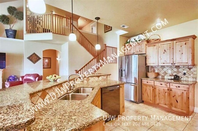 Building Photo - 2734 E Romeo Dr
