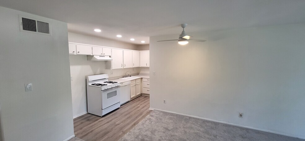 Building Photo - 562 Ebbtide Cir