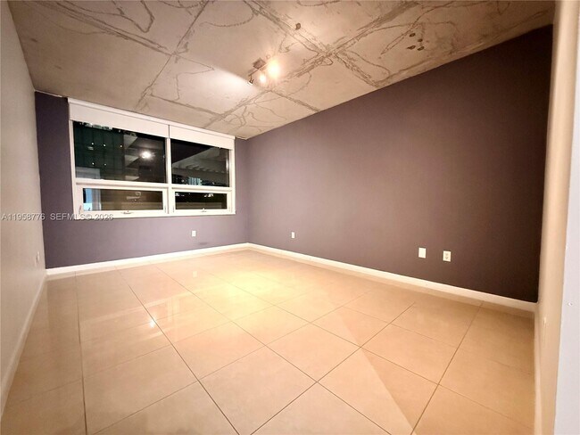 Building Photo - 3250 NE 1st Ave