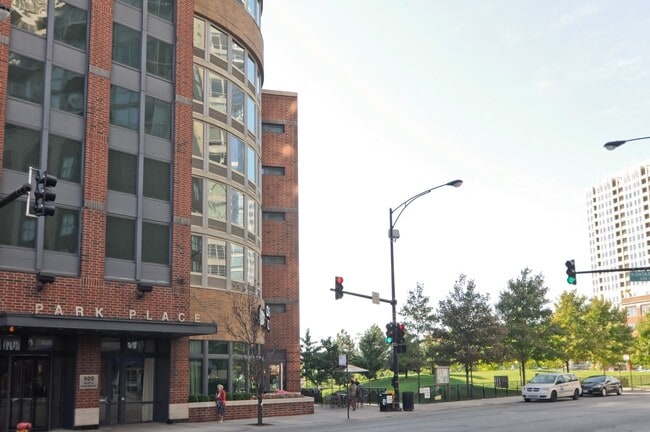 Primary Photo - 600N N Kingsbury St