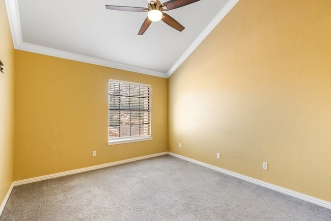 Building Photo - 602 Mission Cir