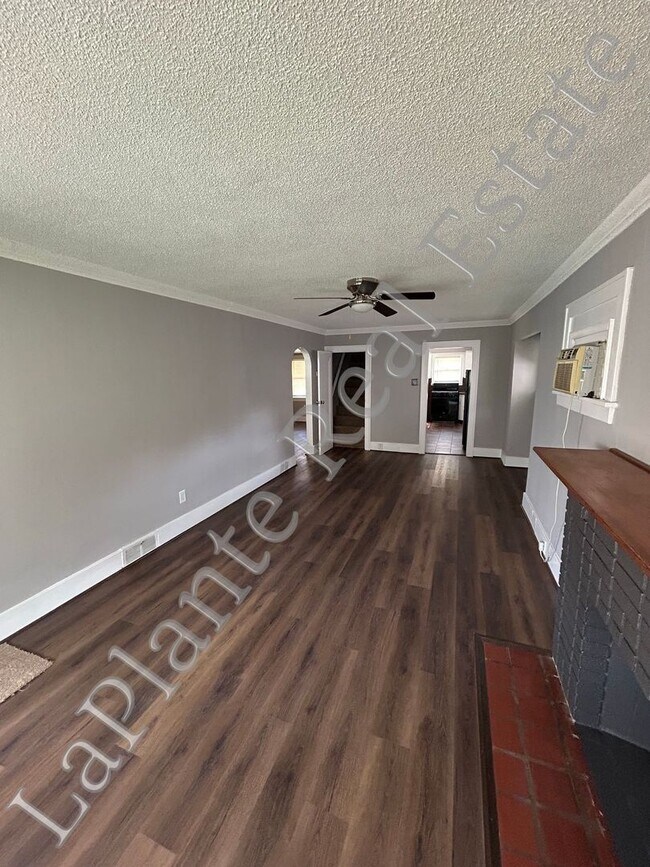 Building Photo - Charming 2-Bedroom Home in Toledo – Cozy &...