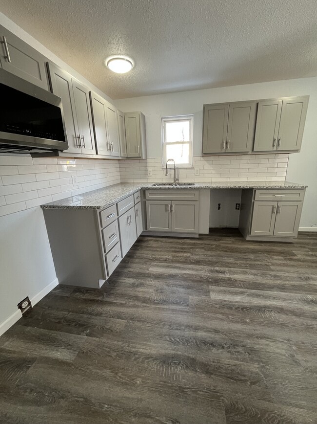 Building Photo - 119 S 8th St