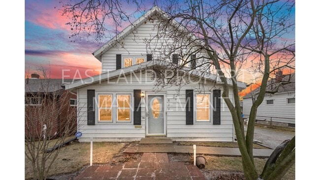 Building Photo - 823 Custer Dr