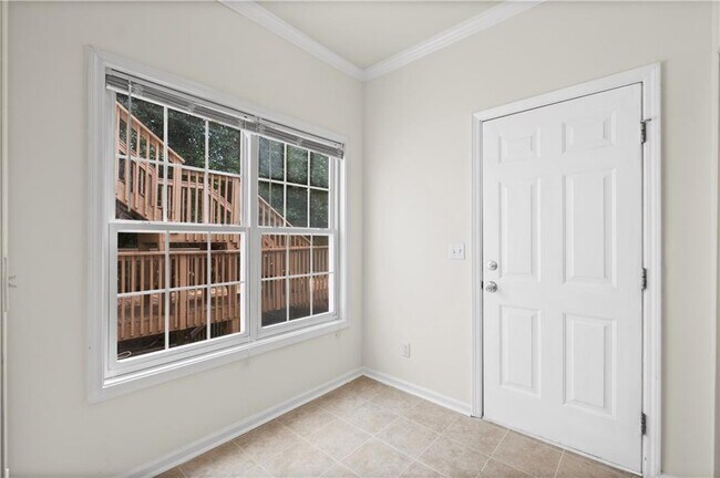 Building Photo - 8849 Fairview Bluff