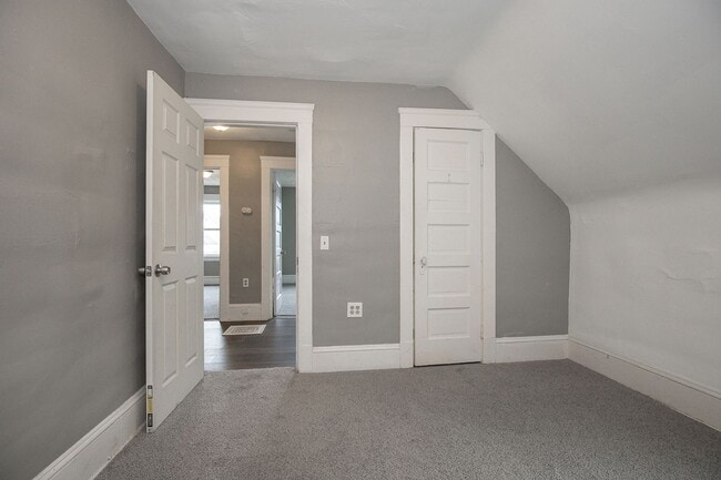 Building Photo - 4 BED 1 BATH SINGLE FAMILY HOME IN CLEVELAND!