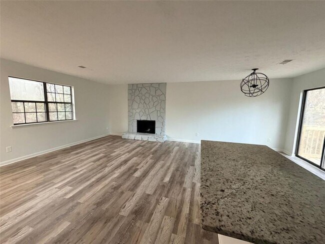 Building Photo - 1909 Suwanee Valley Rd NW