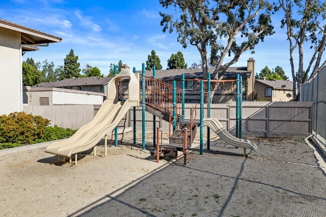 Building Photo - 4 Bedroom Condo for Rent in Ventura!